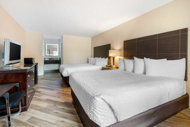Images Clarion Inn & Suites