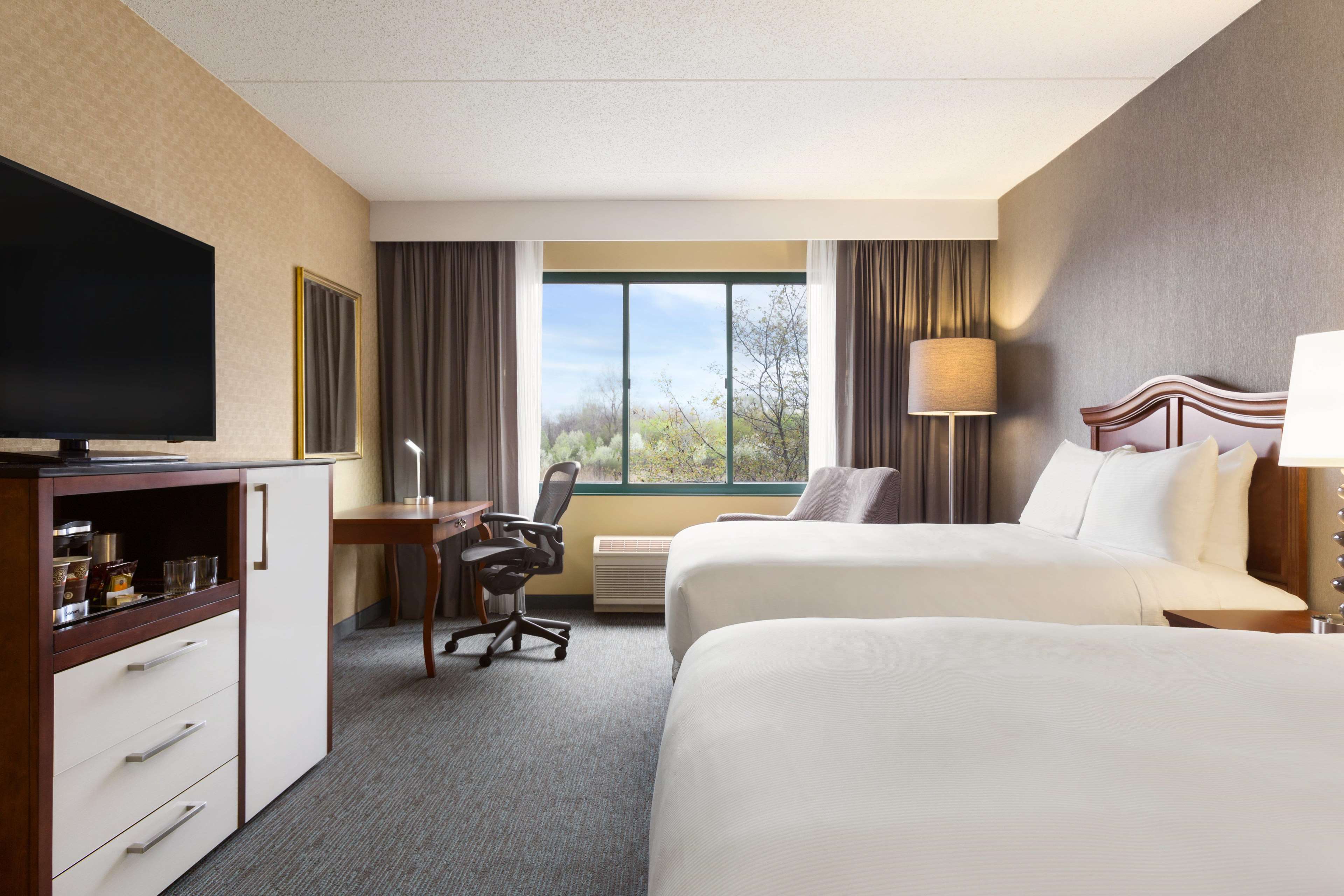 DoubleTree by Hilton Hotel Detroit - Novi Photo