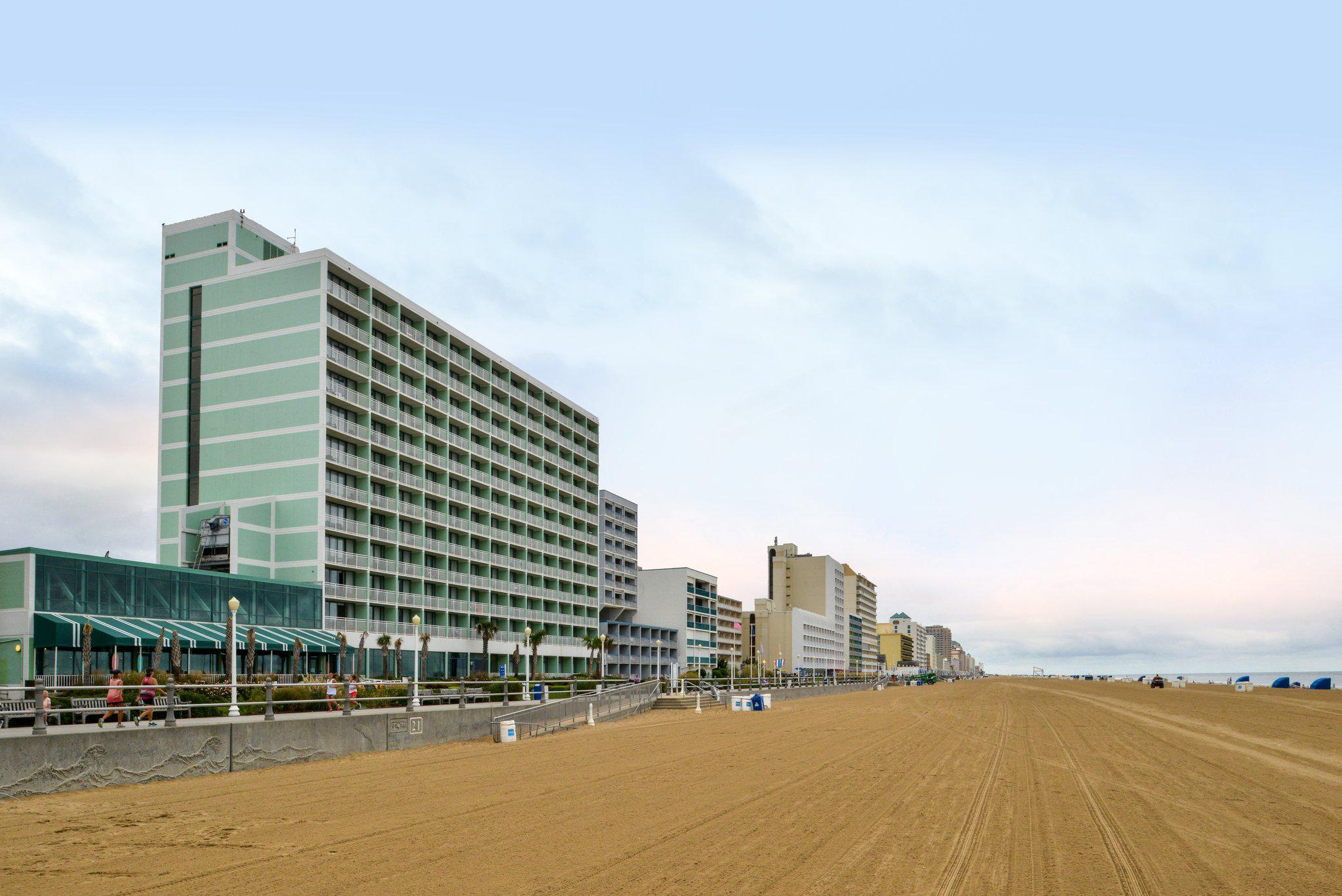 Holiday Inn VA Beach-Oceanside (21st St) Photo