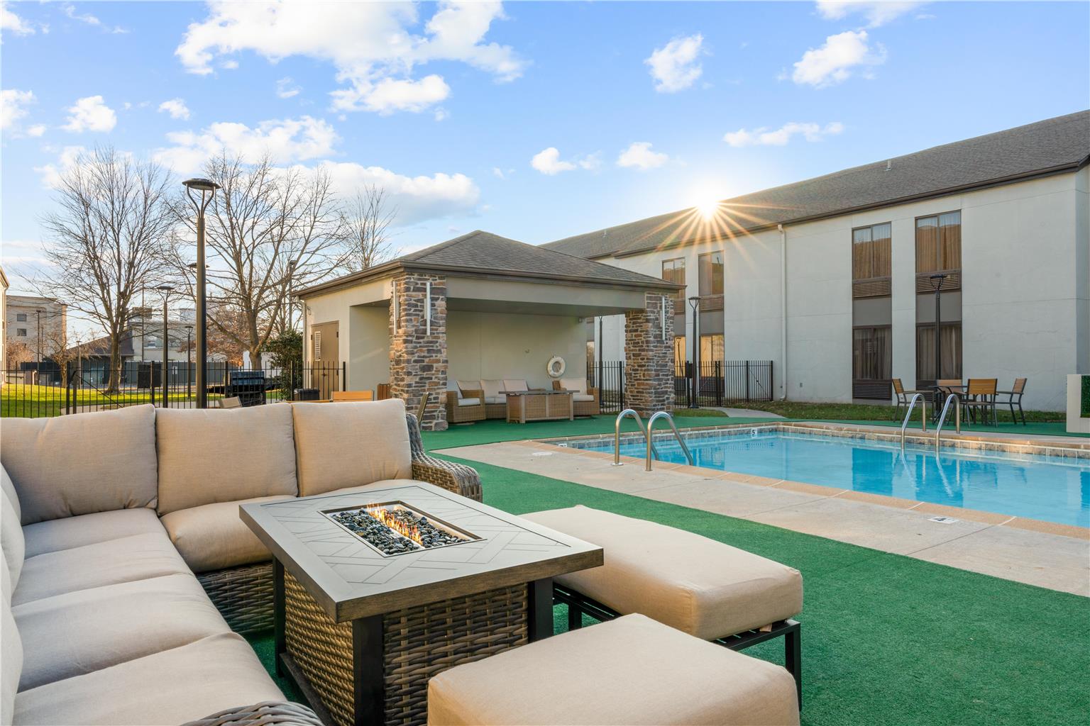 Best Western Courtview Hotel Image