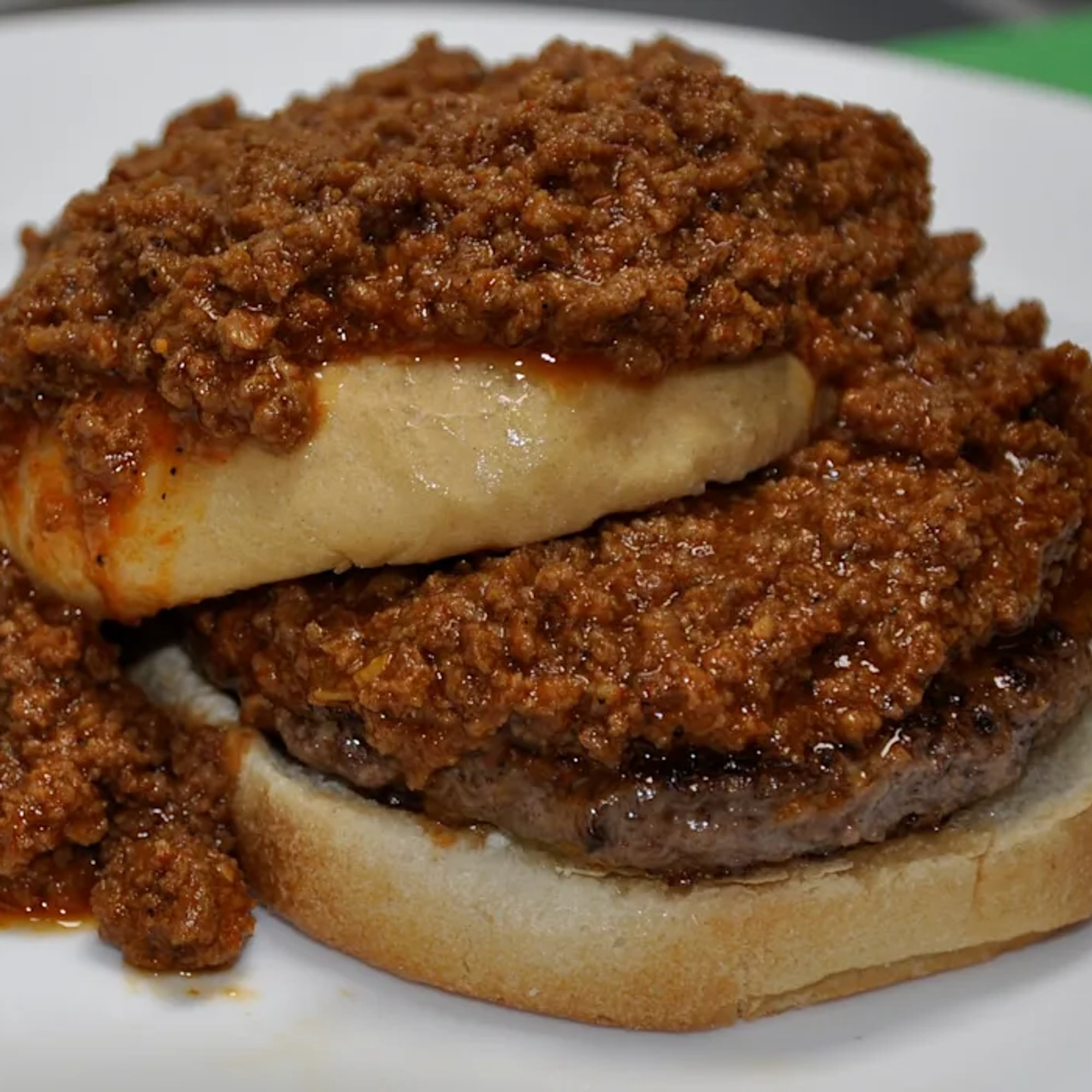 CHILI BURGER