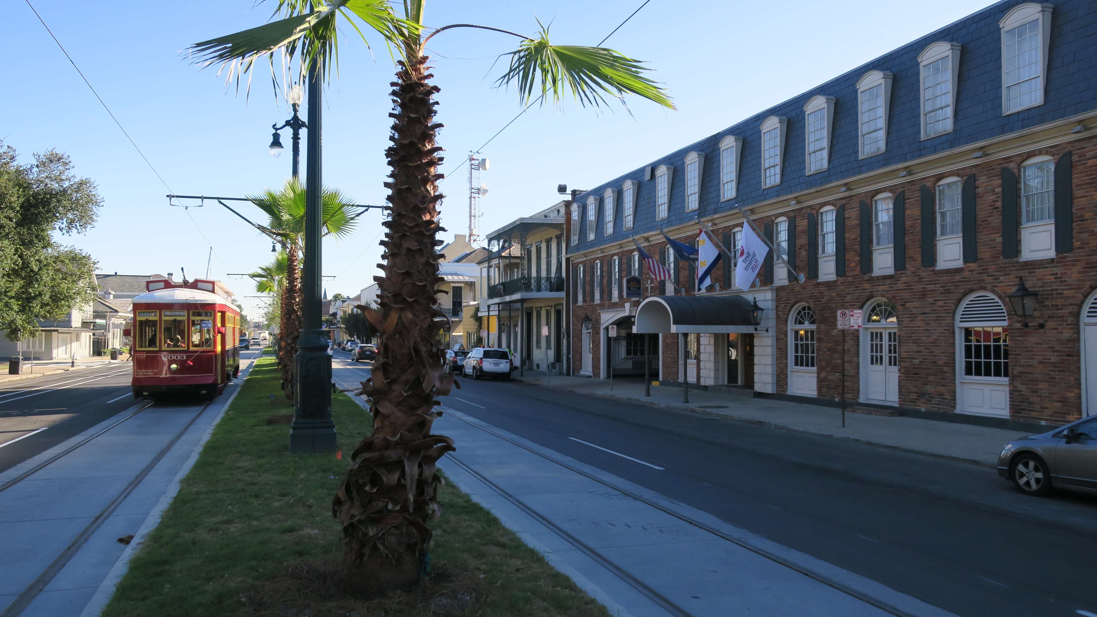 Hotel Exterior - Street Car