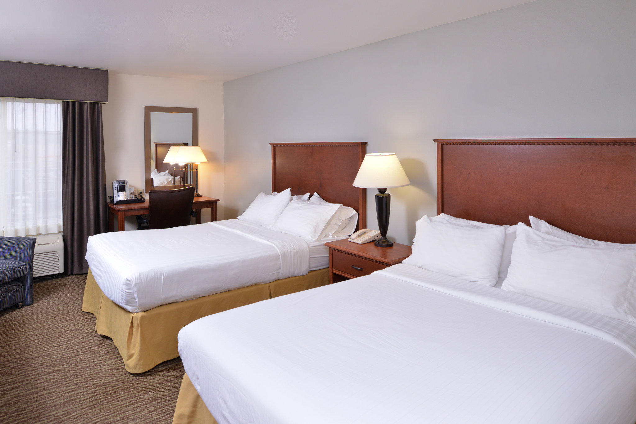 Holiday Inn Express & Suites Sioux Falls at Empire Mall Photo