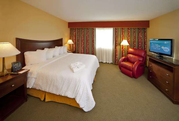 Images Embassy Suites by Hilton Detroit Troy Auburn Hills