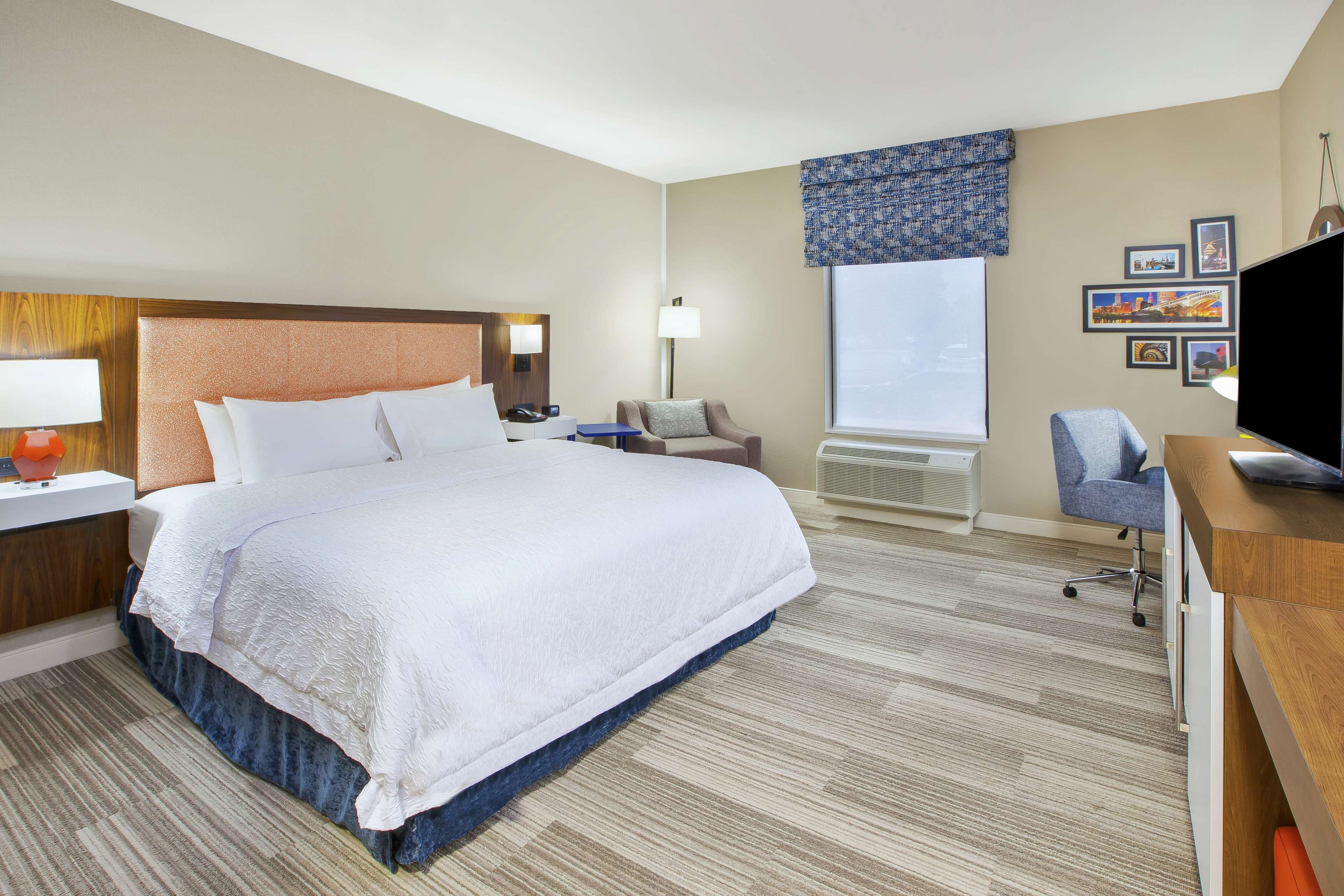 Hampton Inn & Suites Oakwood Village-Cleveland Photo