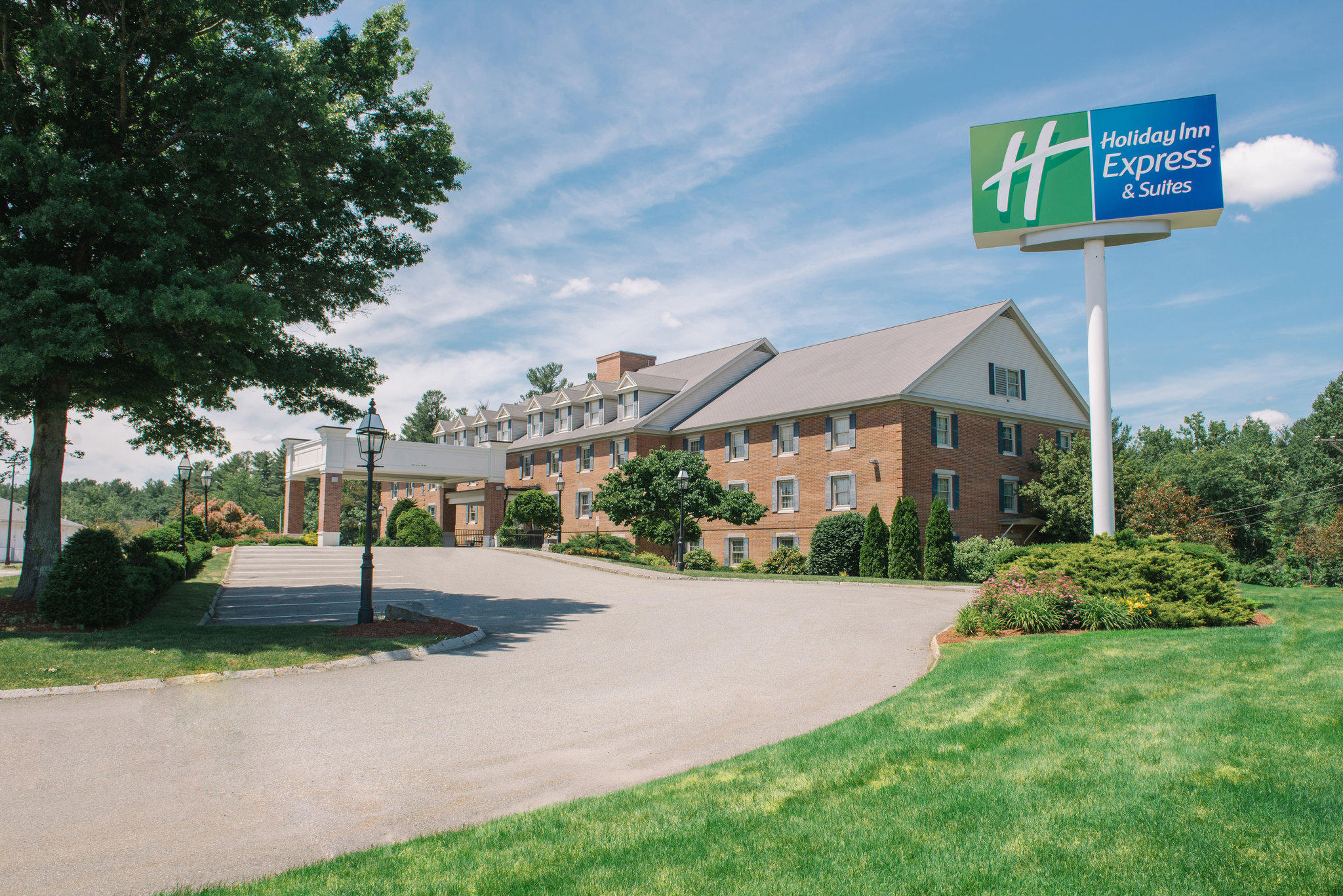 Holiday Inn Express & Suites Merrimack Photo