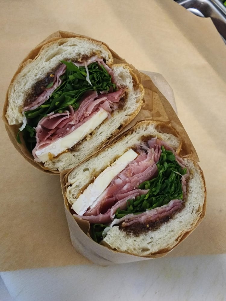 Brie, Prosciutto & Arugula