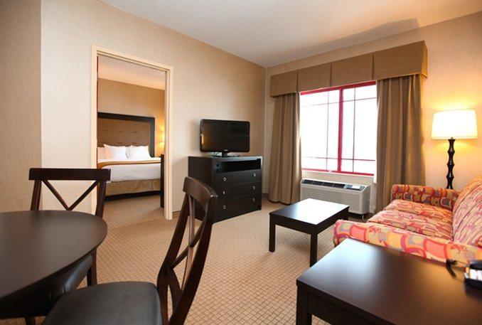 Holiday Inn Express & Suites Olathe North Photo