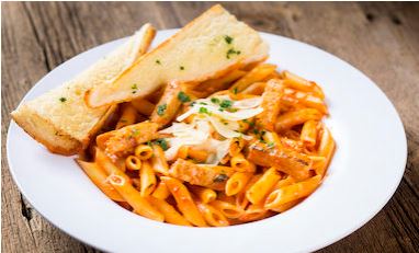PENNE & GRILLED CHICKEN À LA VODKA