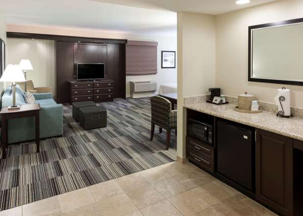 Images Hampton Inn & Suites Omaha-Downtown