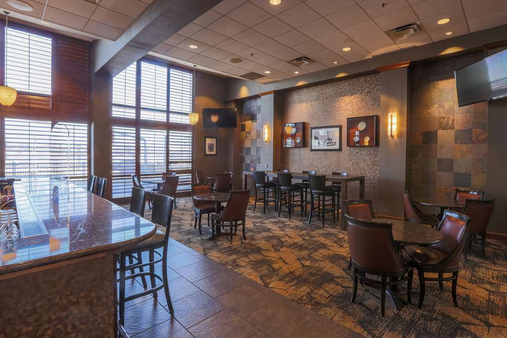 DoubleTree by Hilton Hotel Bay City - Riverfront Image