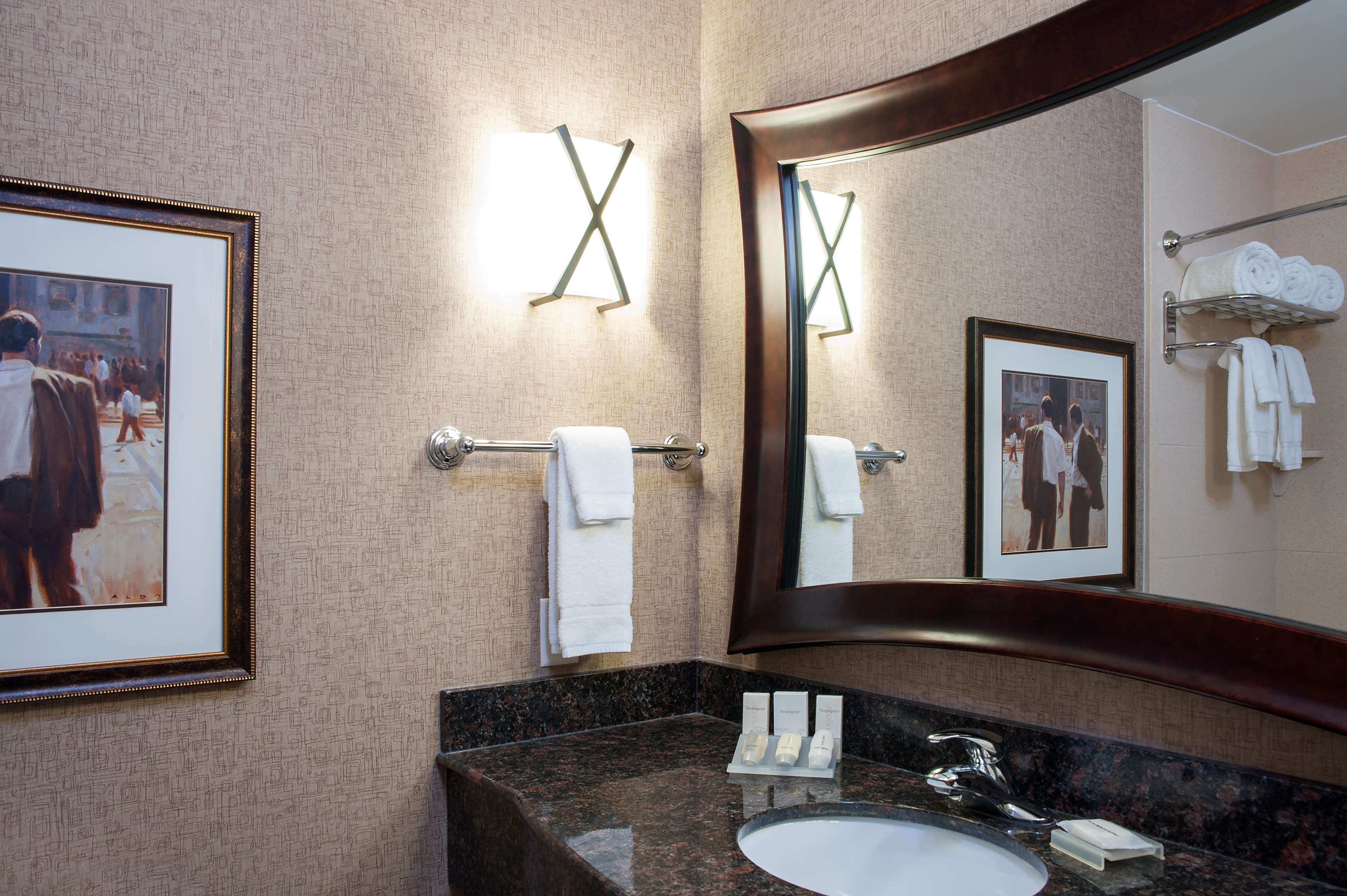 Guest room bath