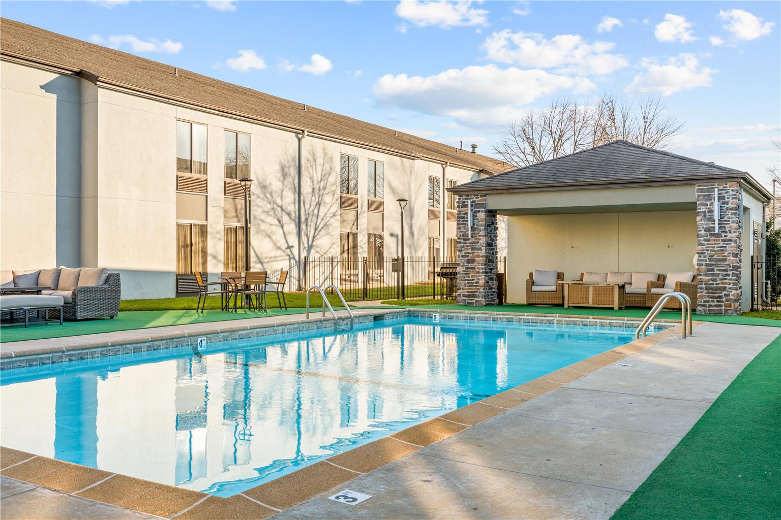 Best Western Courtview Hotel Image