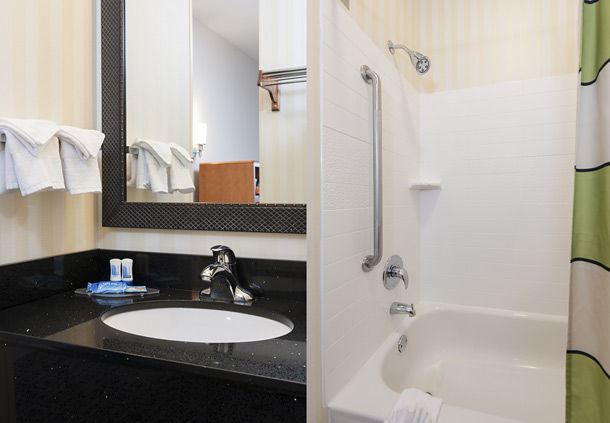 Images Fairfield Inn by Marriott East Lansing