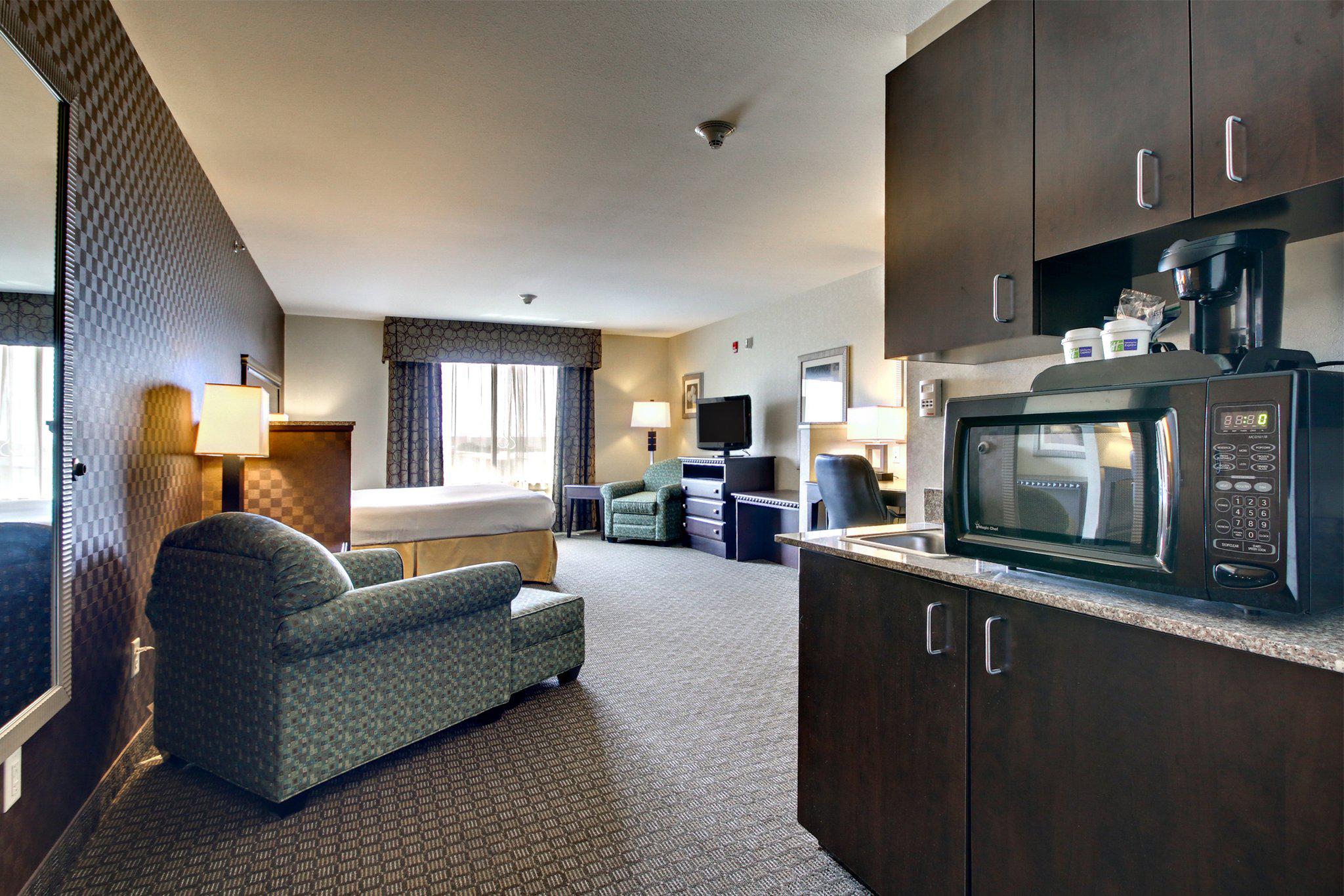 Holiday Inn Express & Suites Peru - Lasalle Area Photo