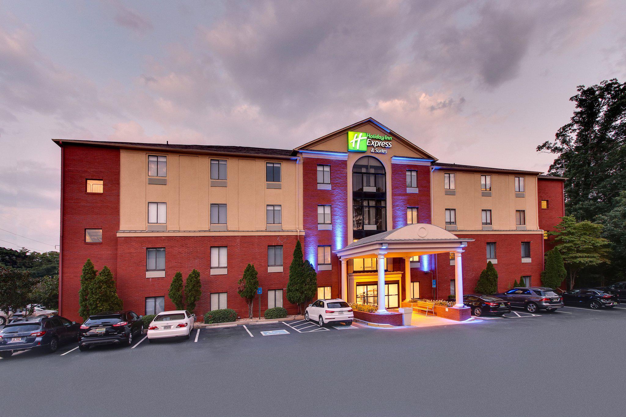 Holiday Inn Express & Suites Atlanta-Emory University Area Photo