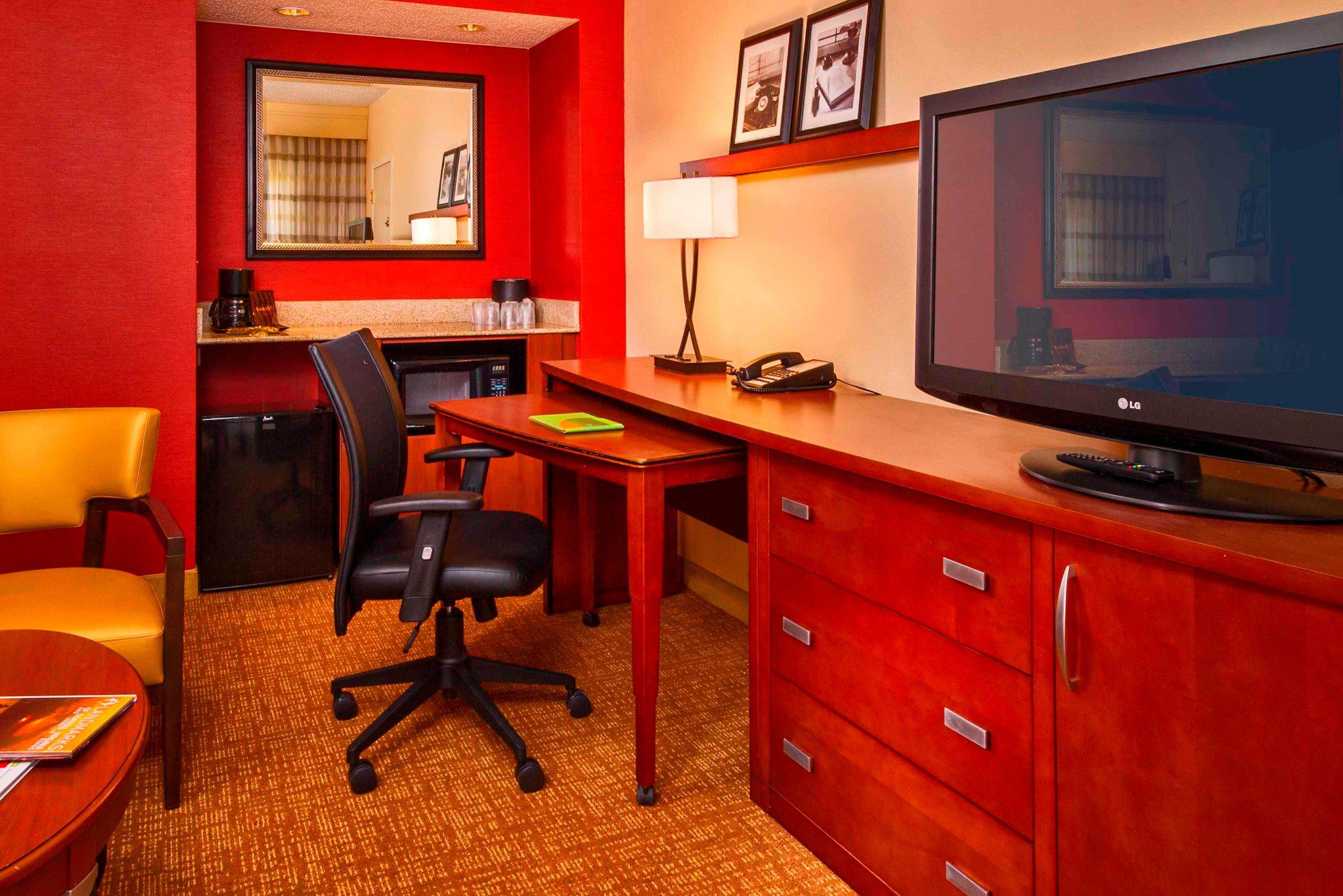 Courtyard by Marriott Virginia Beach Norfolk Photo