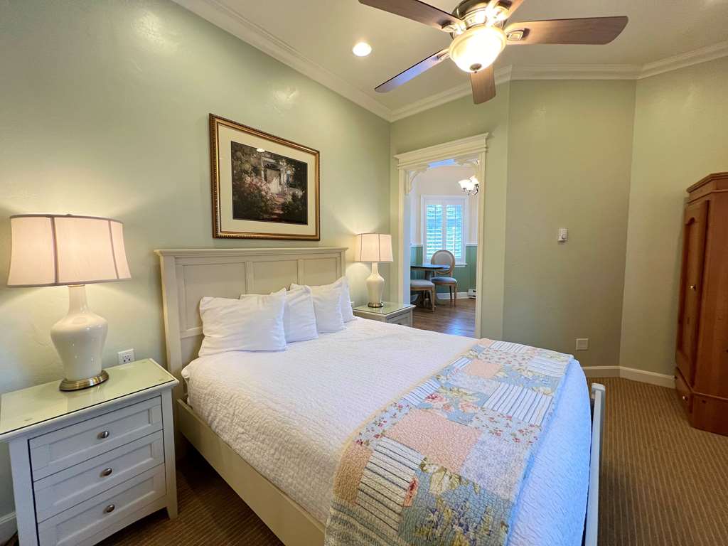 Best Western Grandma's Feather Bed Image