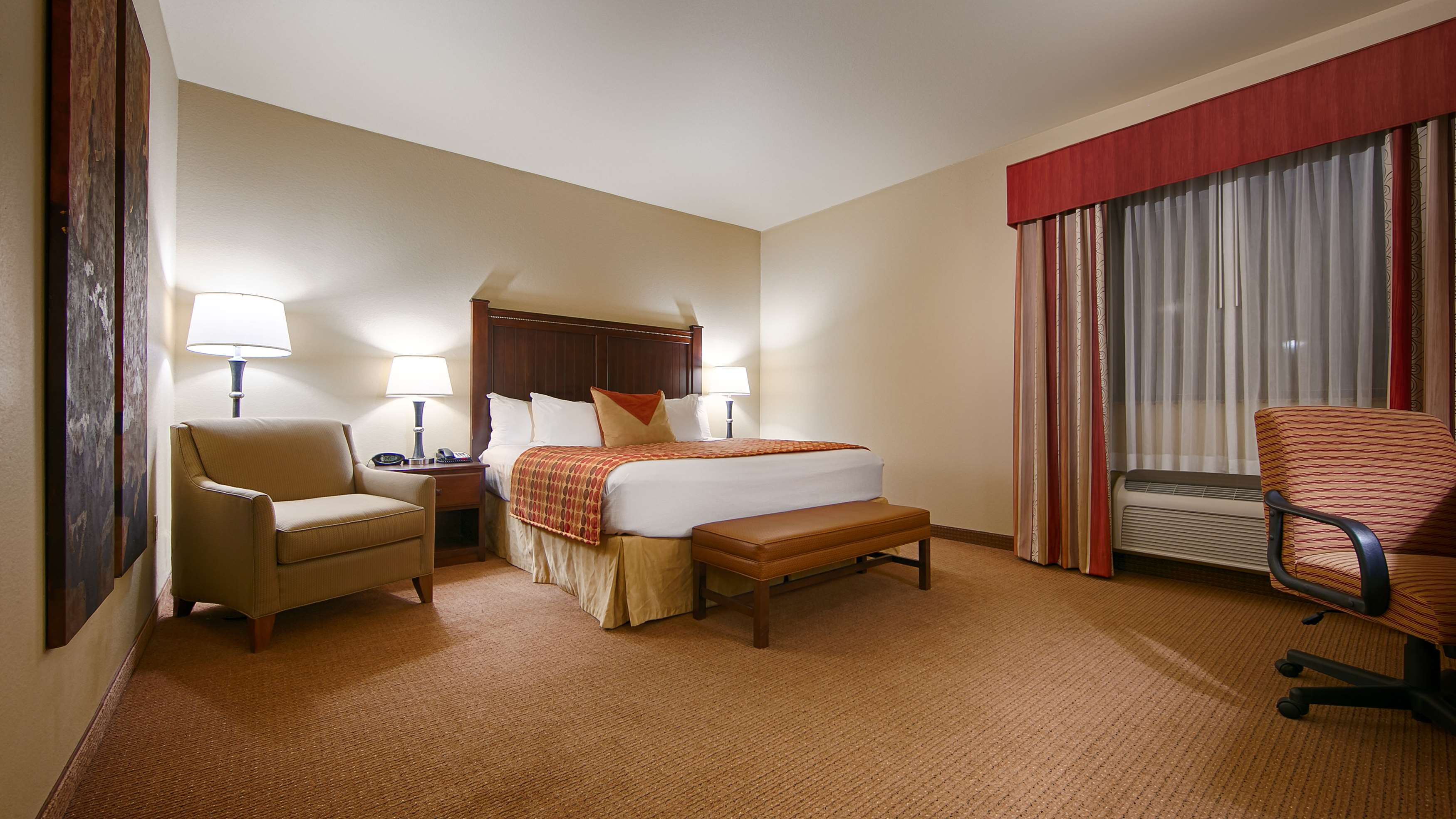 Best Western Plus Cimarron Hotel & Suites Photo