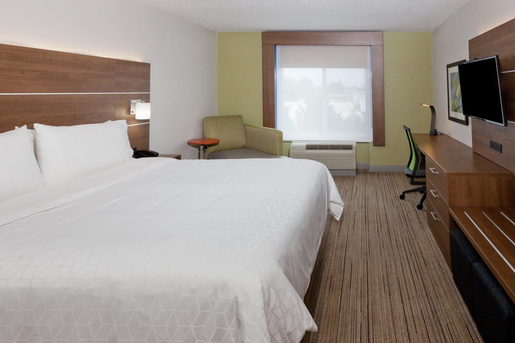 Holiday Inn Express & Suites Dothan North Photo