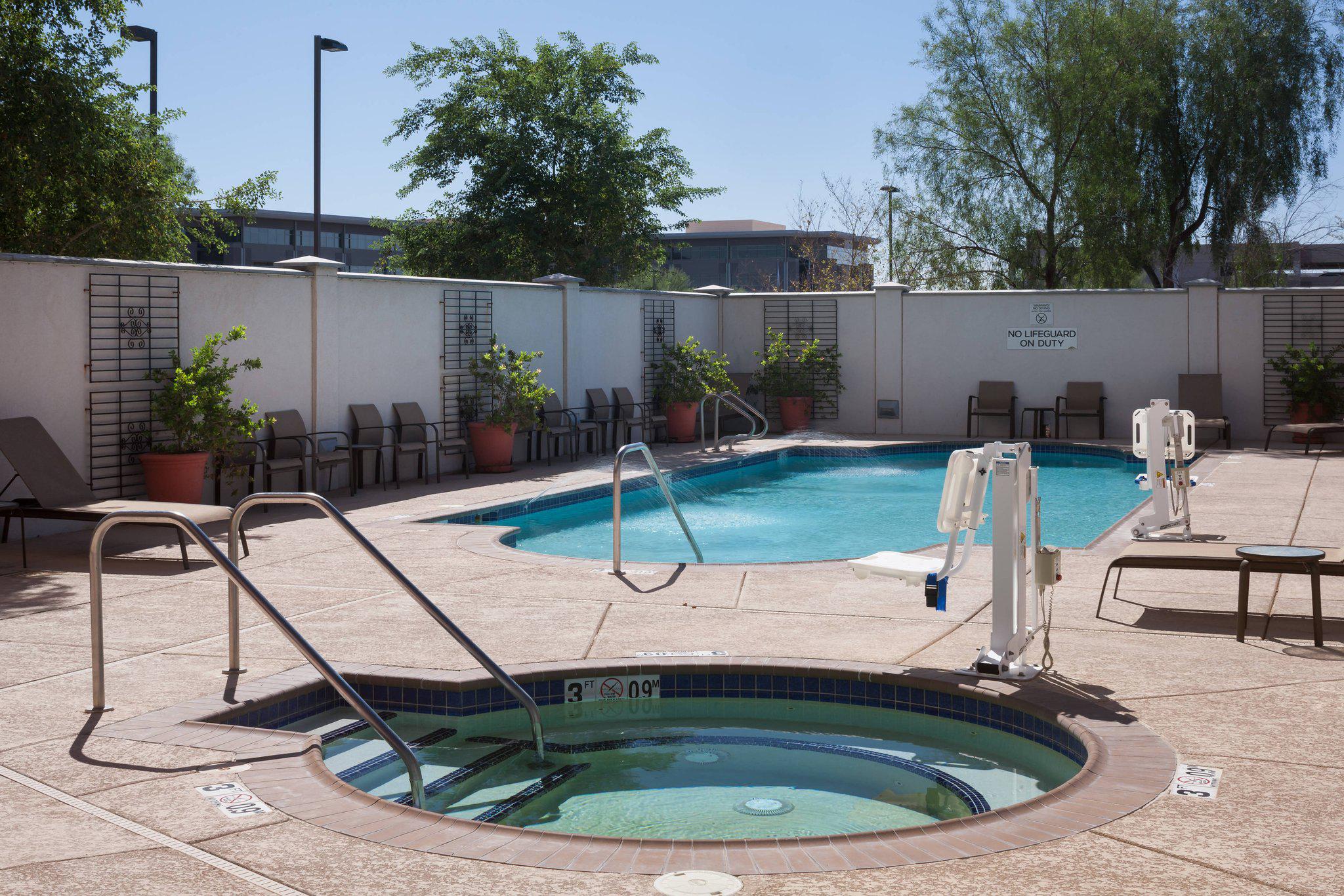 Fairfield Inn & Suites by Marriott Phoenix Chandler/Fashion Center Photo