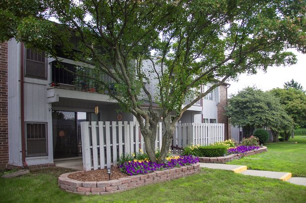 Images Three Oaks Apartments