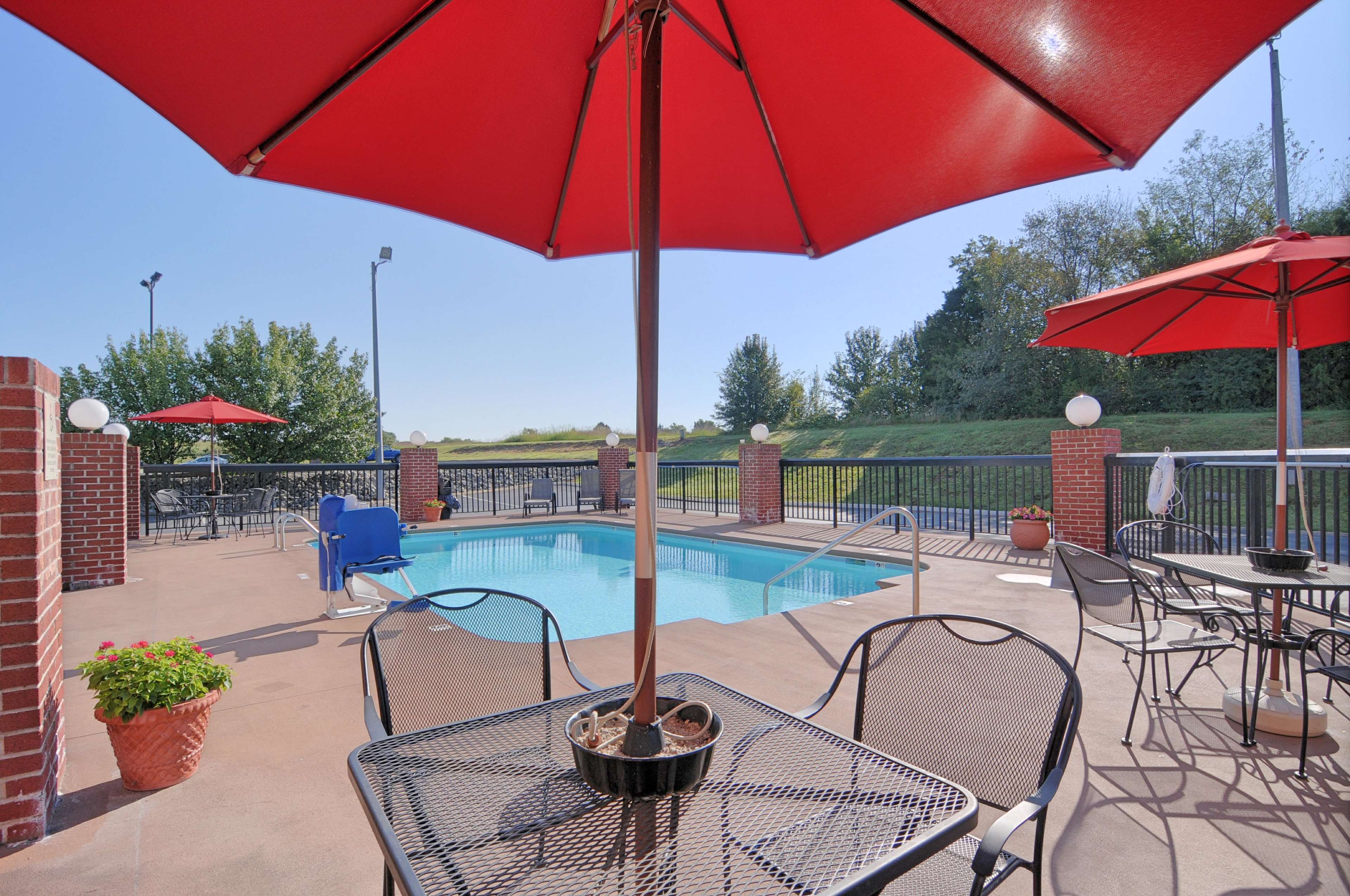 Hampton Inn Athens, 1821 Holiday Drive, Athens, TN, Hotels & Motels