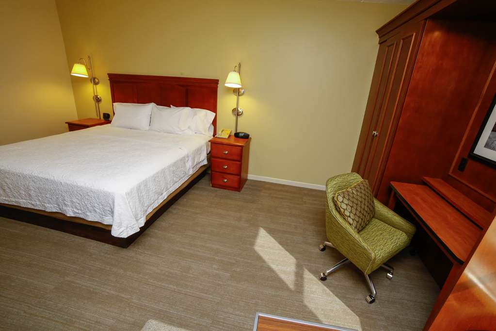 Hampton Inn Franklin Image