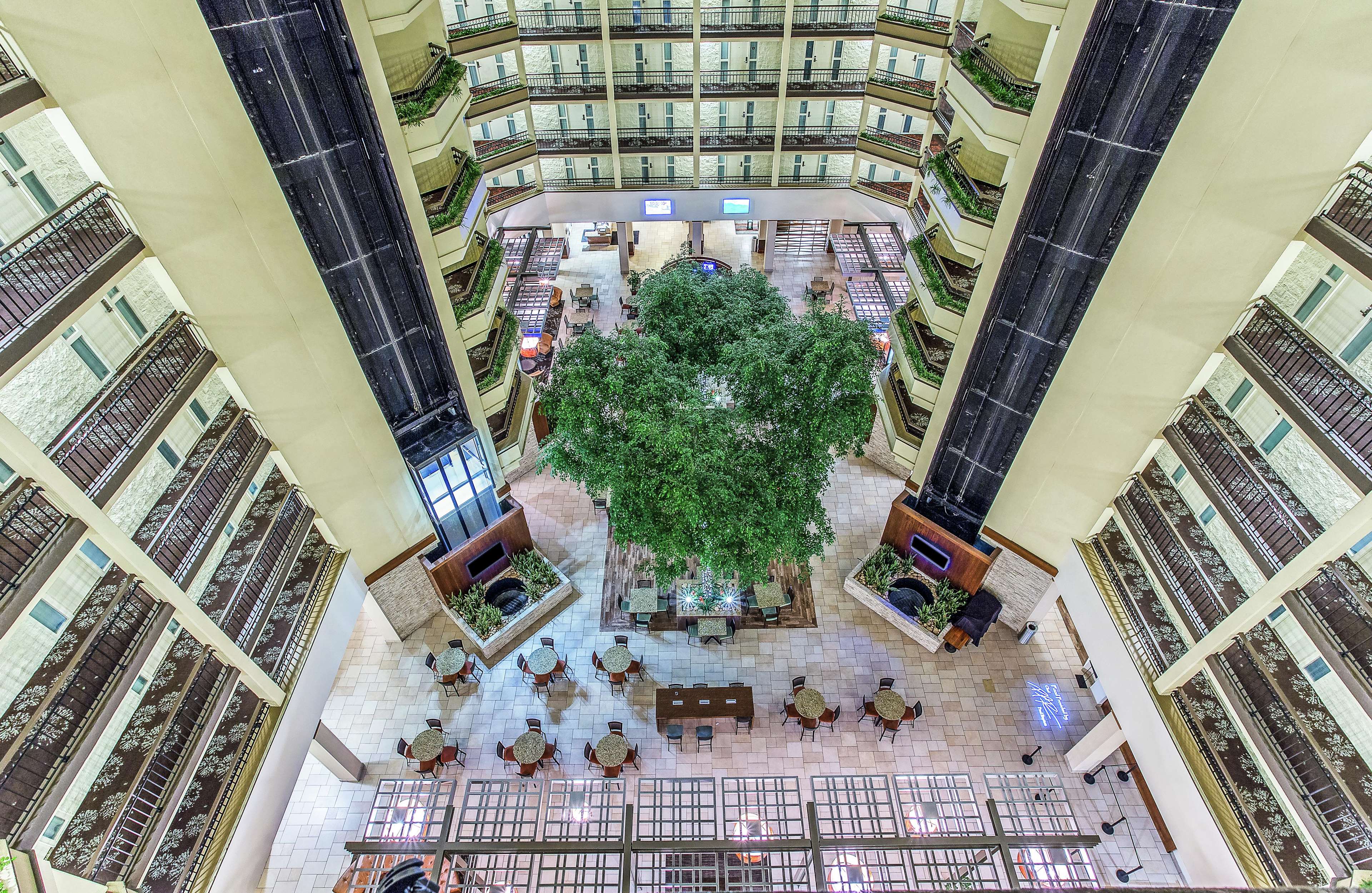 Embassy Suites by Hilton Nashville Airport Photo