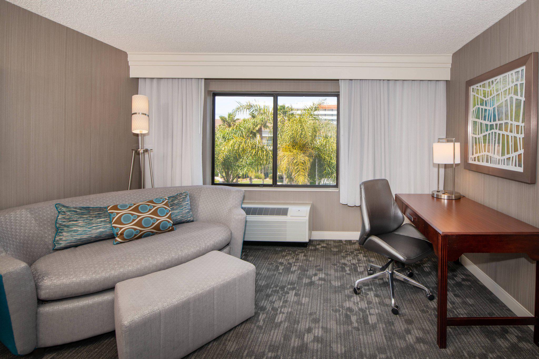 Courtyard by Marriott Oakland Airport Photo