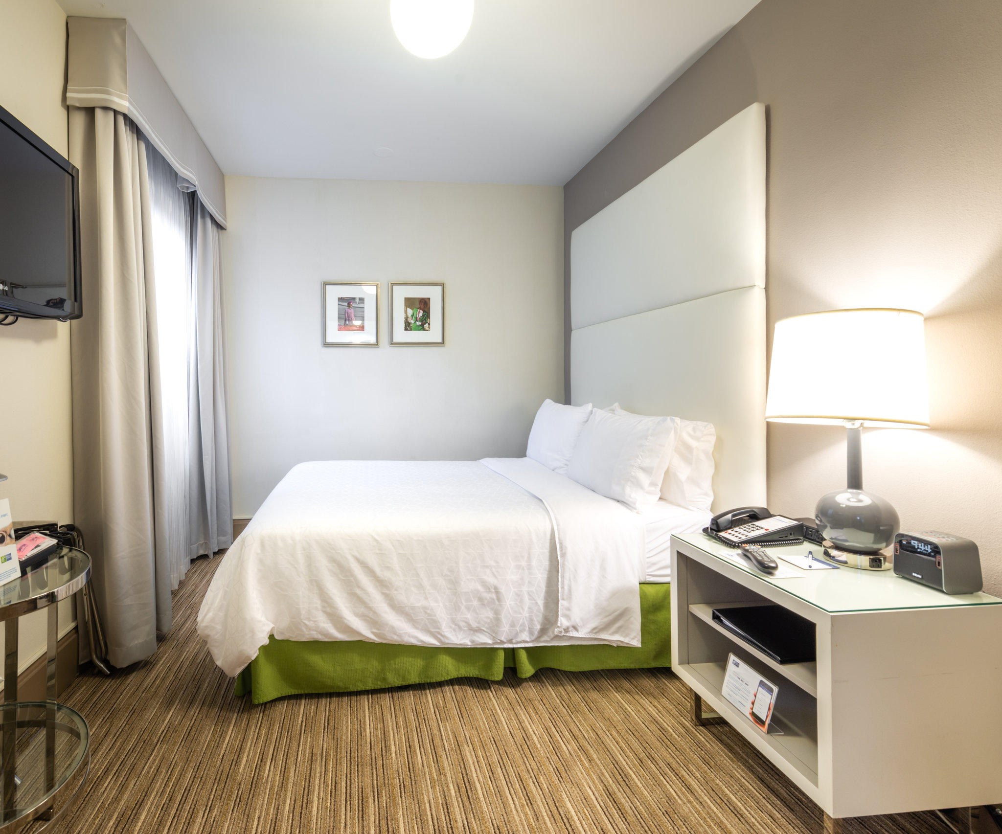 Holiday Inn Express Chicago - Magnificent Mile Photo