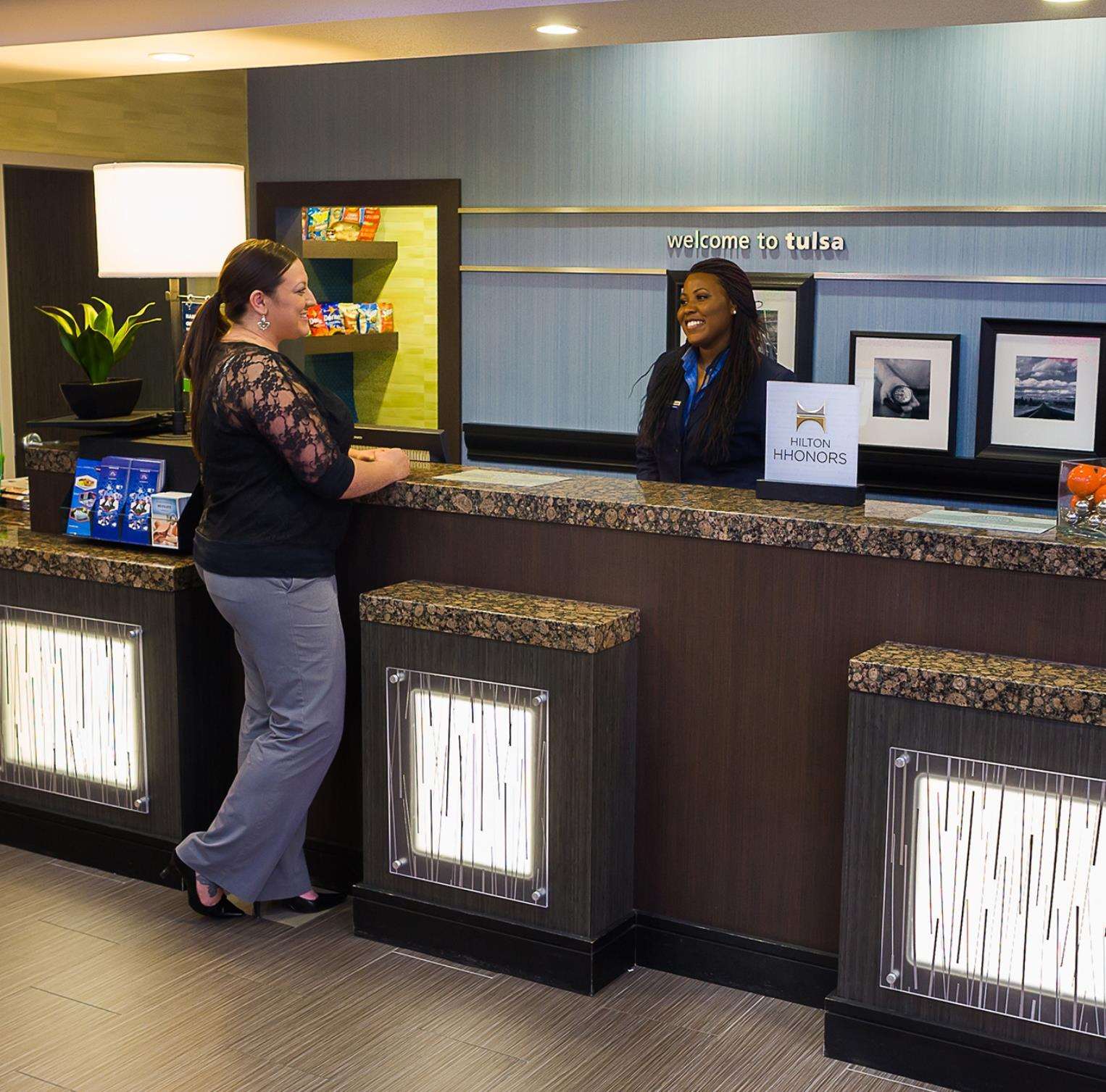 Hampton Inn & Suites Tulsa/Central Photo