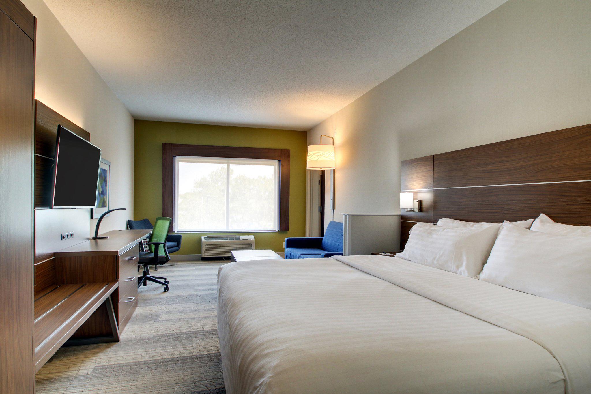 Holiday Inn Express & Suites Aurora - Naperville Photo