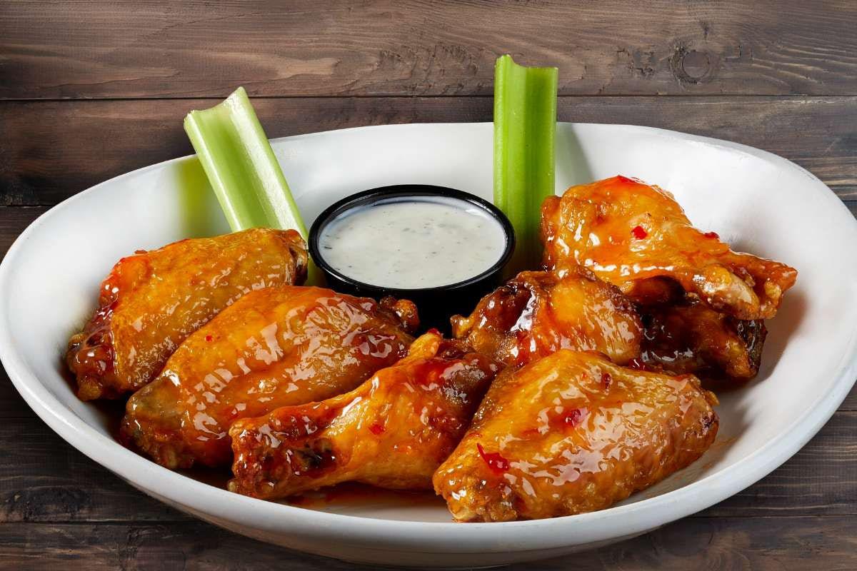 FRESH CHICKEN WINGS- 6 WINGS