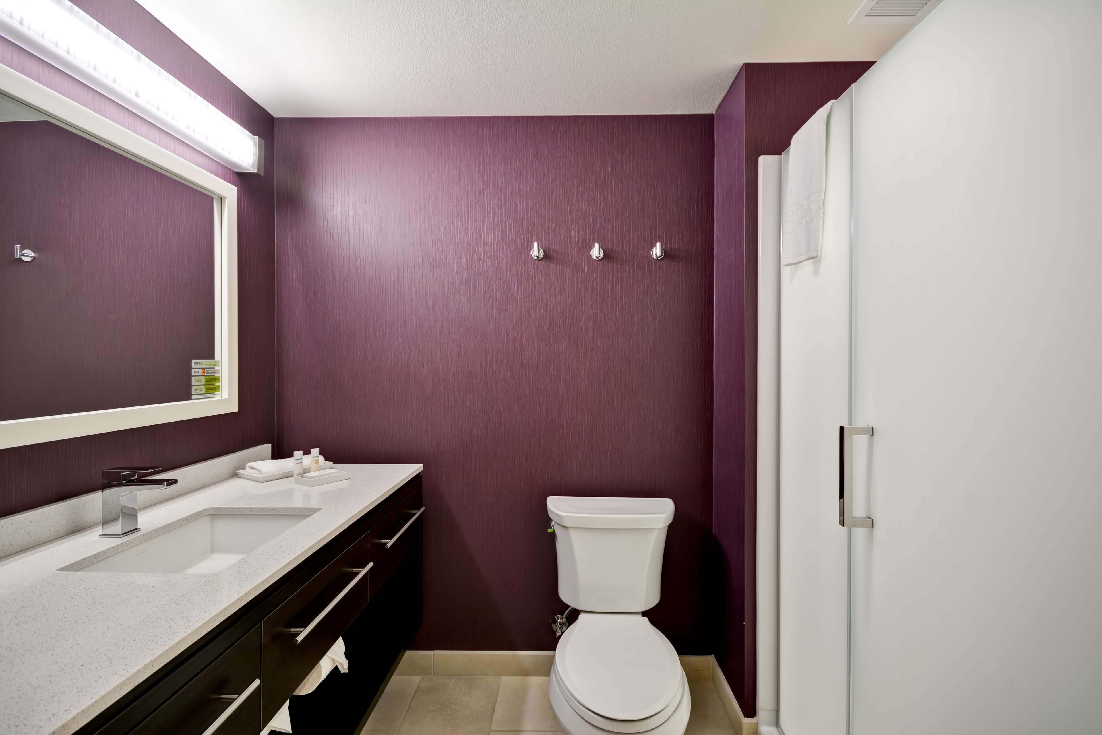 Guest room bath