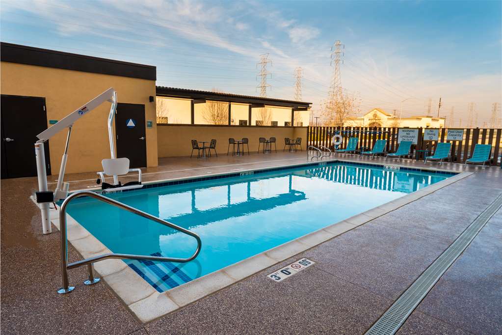 Home2 Suites by Hilton Bakersfield Image