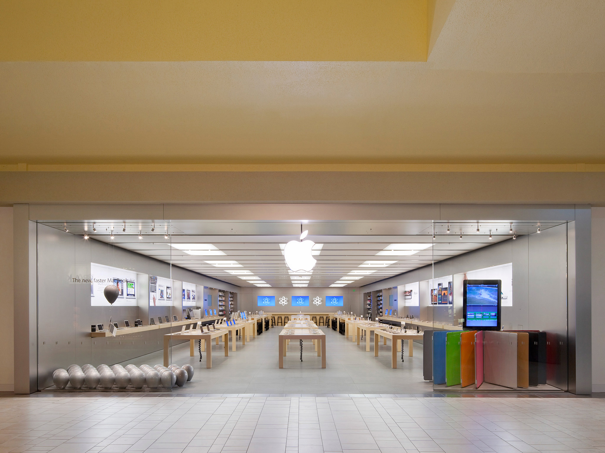 Apple Cielo Vista Mall Photo
