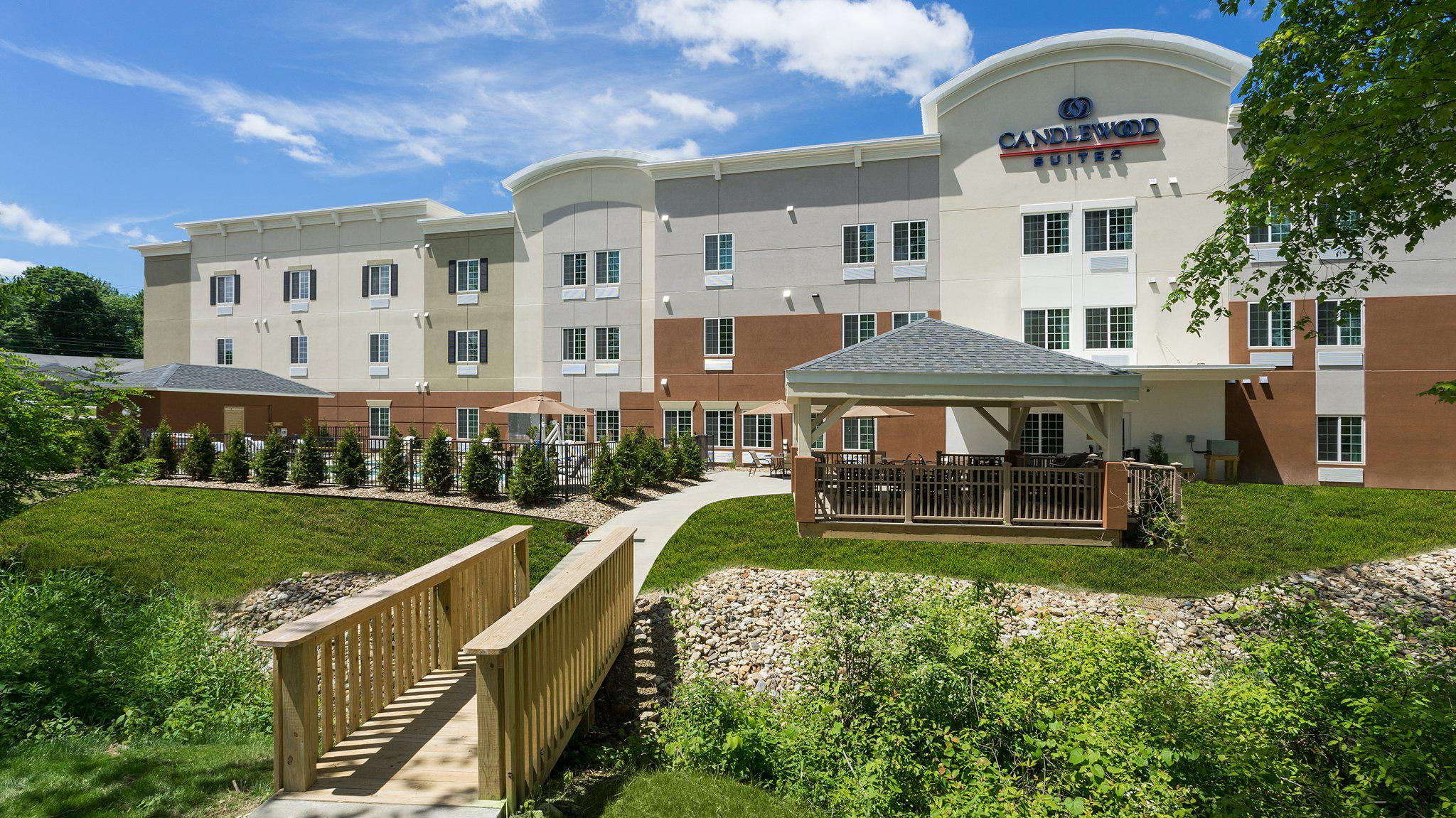 Candlewood Suites Grove City - Outlet Center Photo