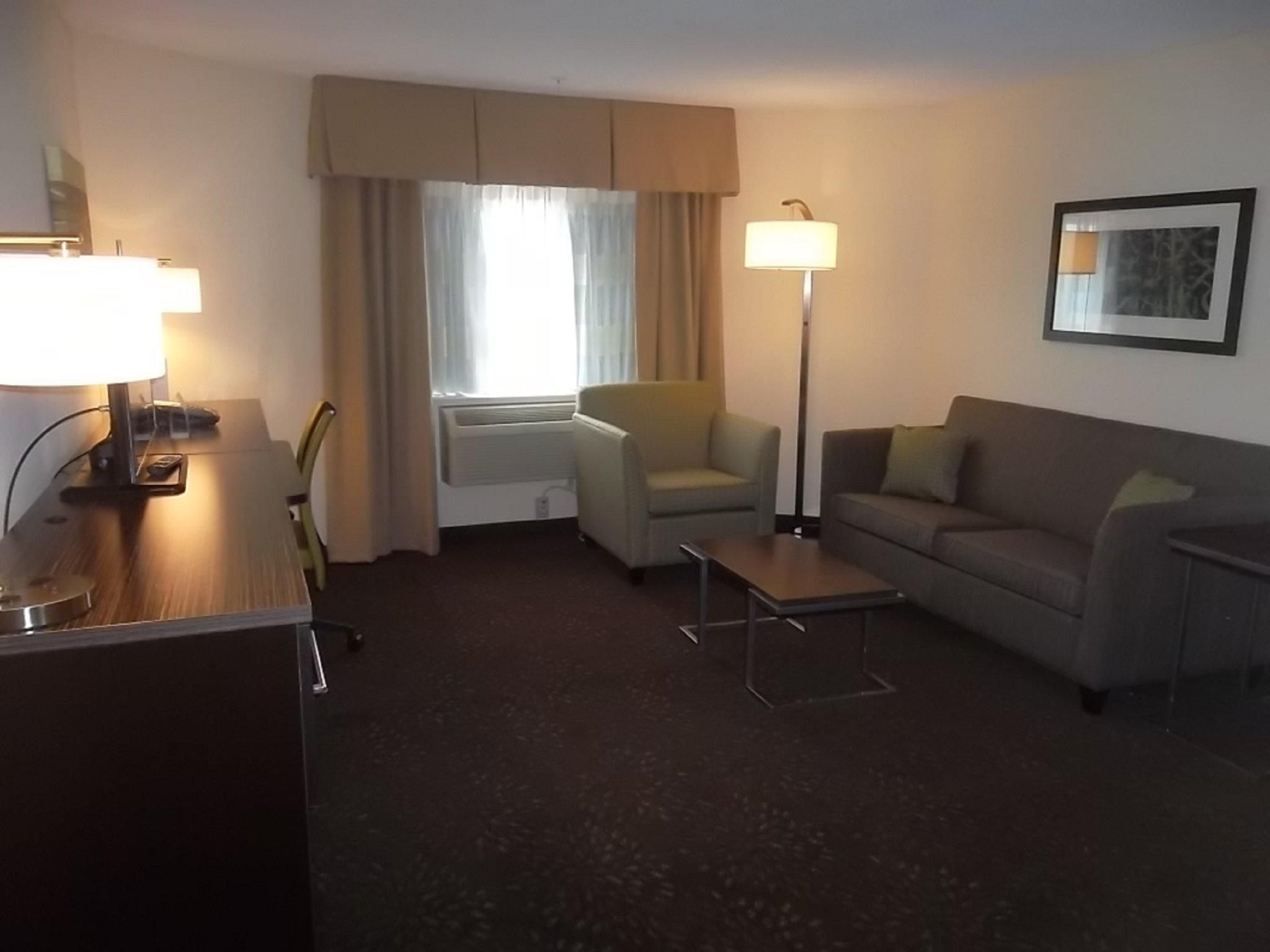 Holiday Inn Greensboro Coliseum Photo