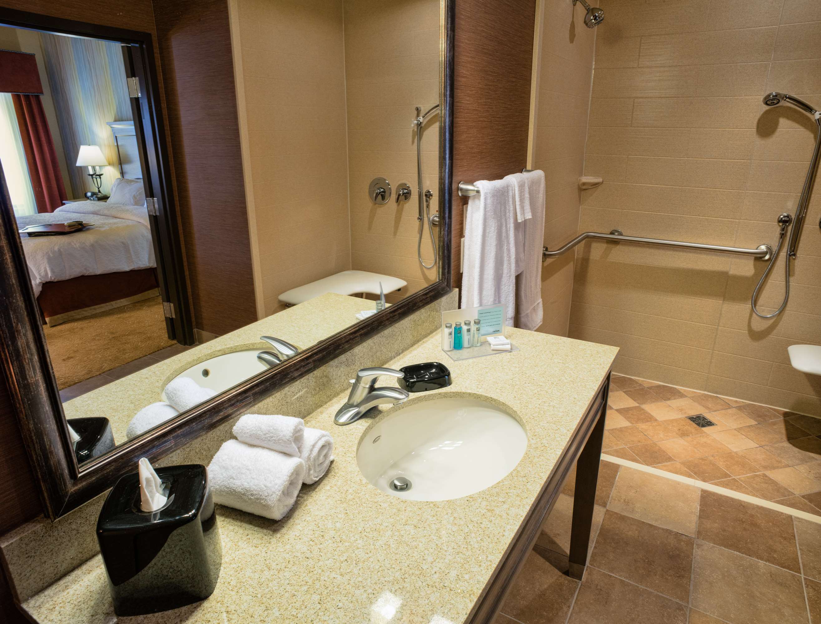 Guest room bath