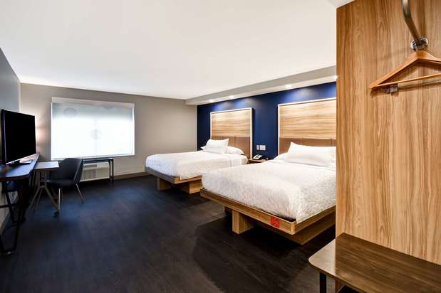 Images Tru by Hilton Sterling Heights Detroit