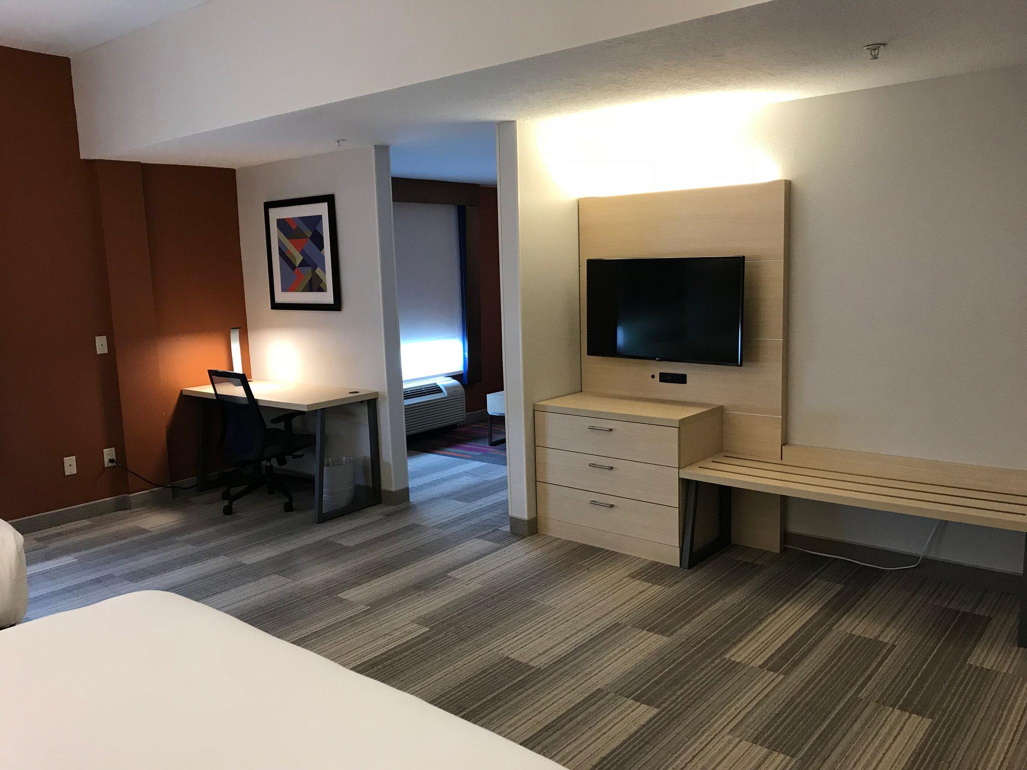 Holiday Inn Express & Suites Orlando South-Davenport Photo