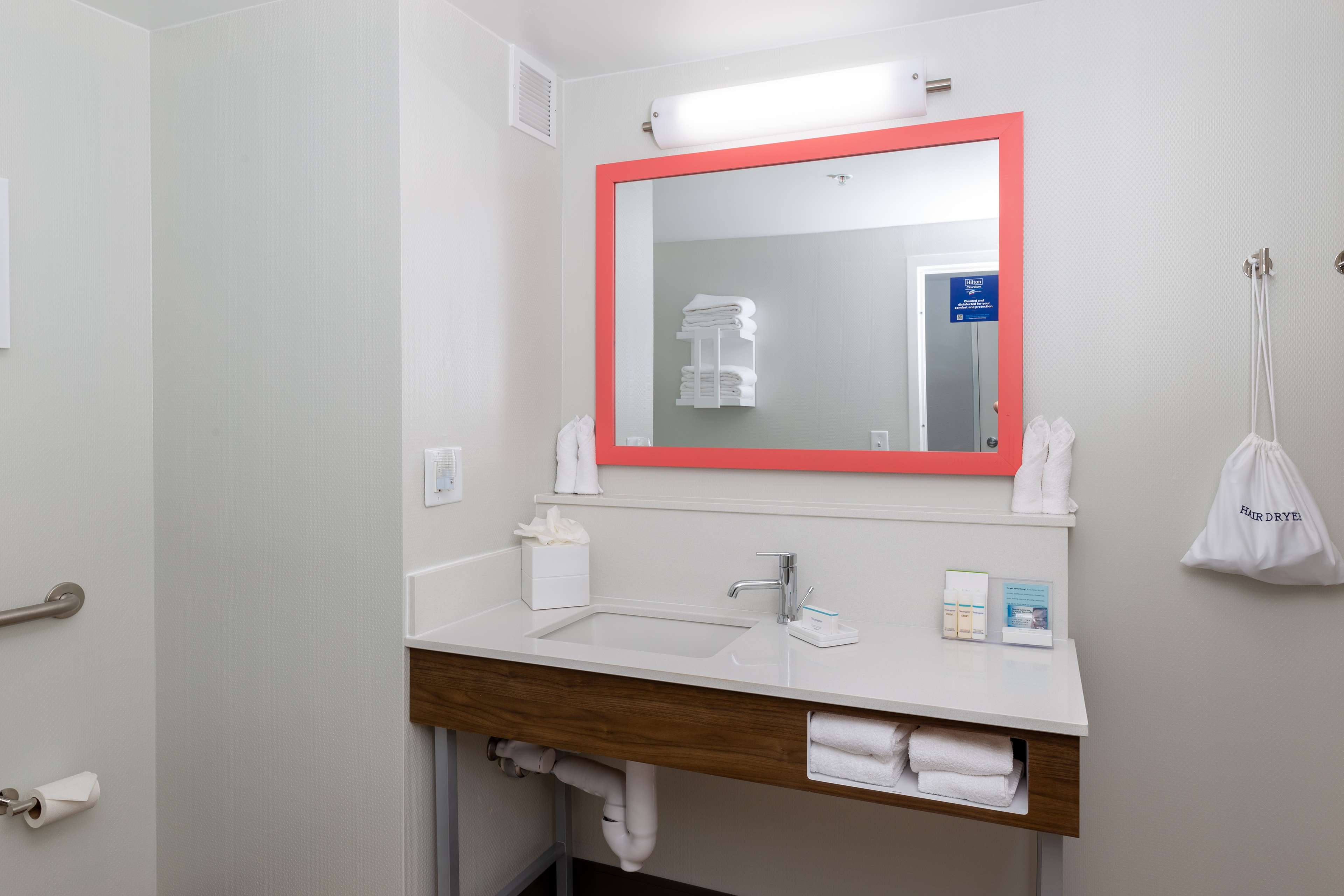 Guest room bath