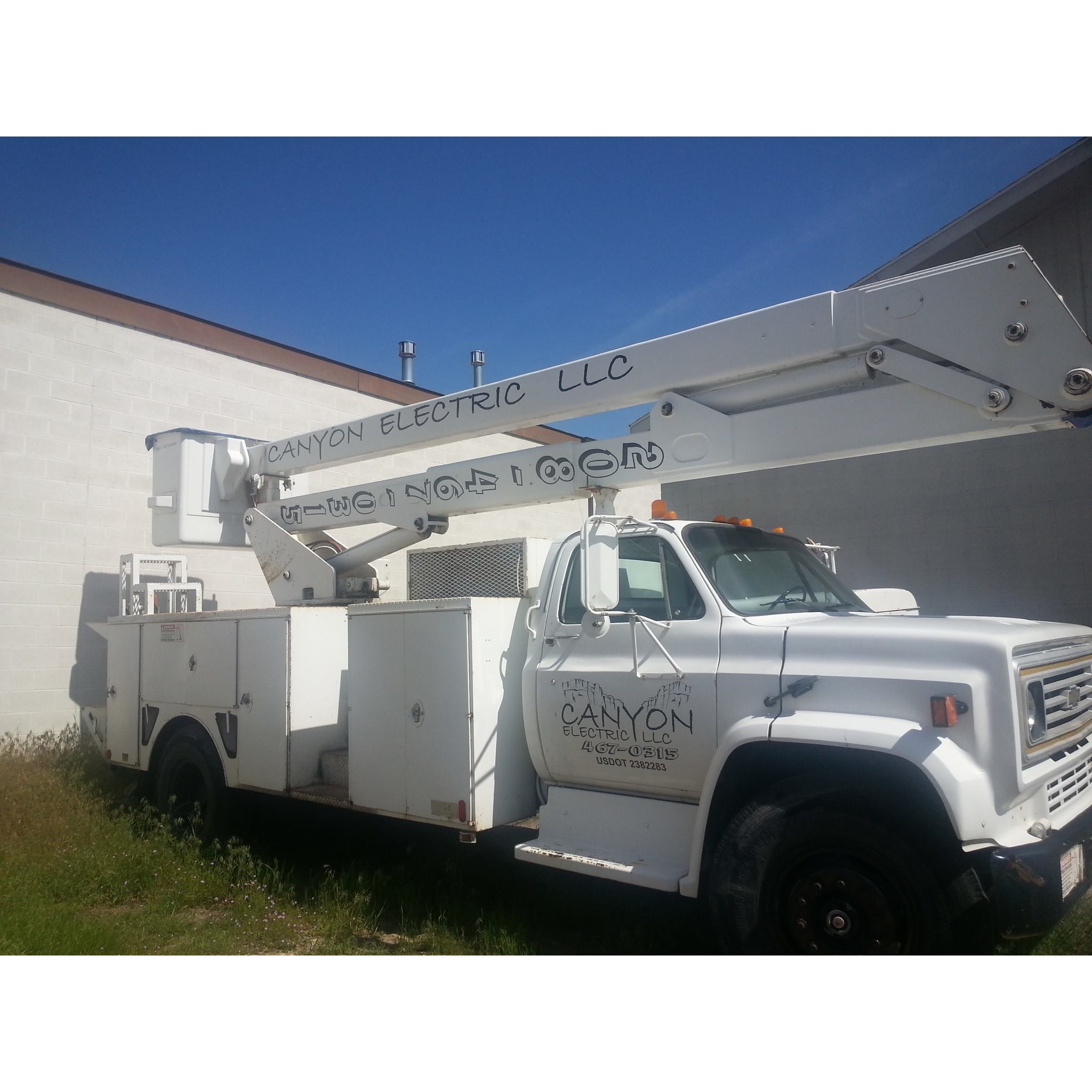 Canyon Electric LLC Logo