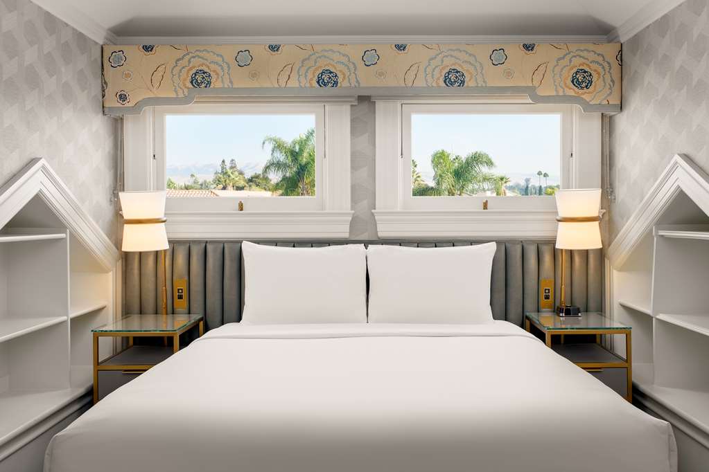 Hayes Mansion San Jose, Curio Collection by Hilton Image