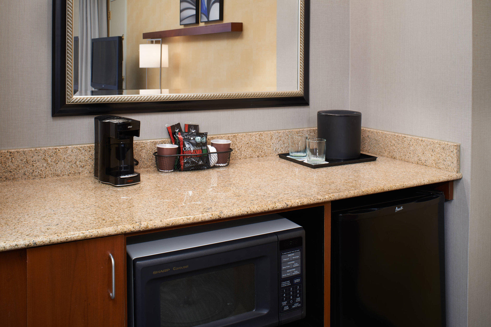 Courtyard by Marriott Detroit Livonia Photo