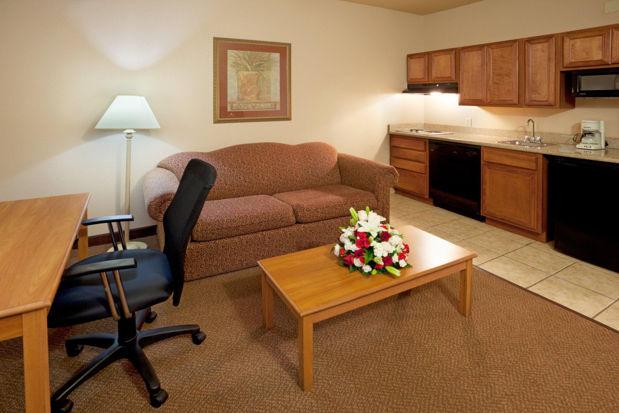 Holiday Inn Express & Suites Mission-McAllen Area Photo