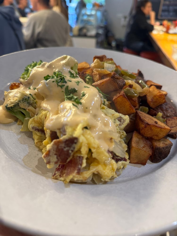 BACON, BROCCOLI SCRAMBLE