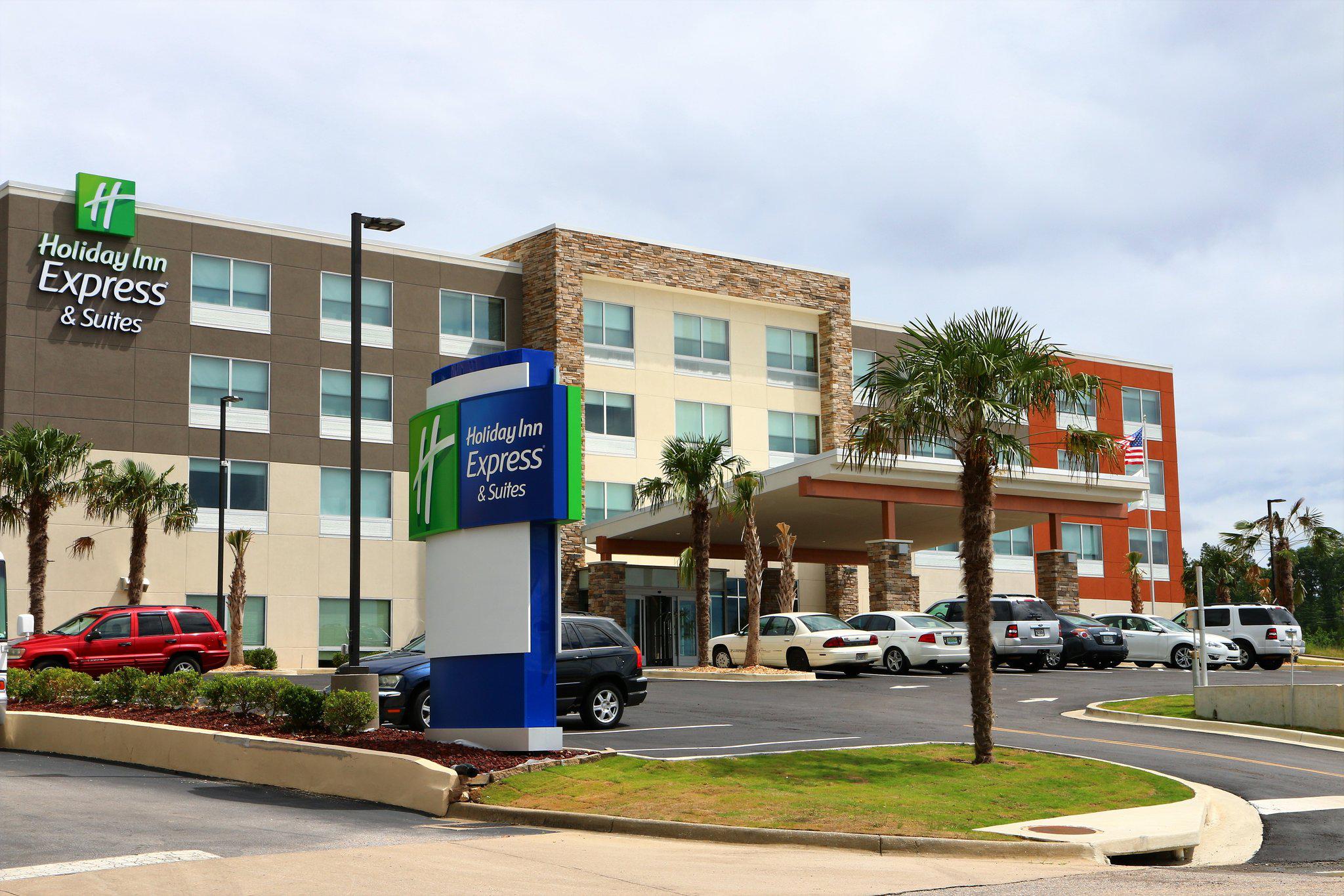 Holiday Inn Express & Suites Alabaster Photo