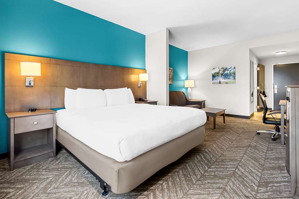 Best Western Plus Bolivar Hotel & Suites Image